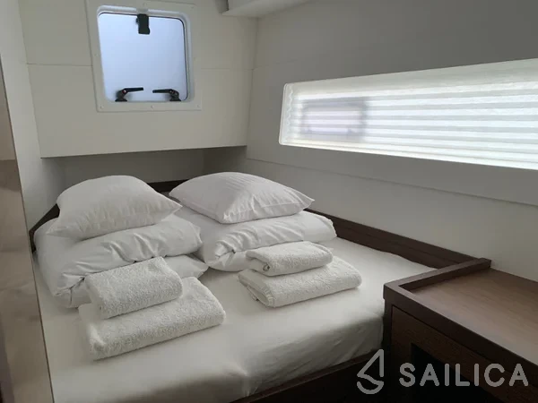 Lagoon 40 - Yacht Charter Sailica