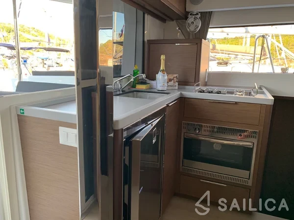 Lagoon 40 - Yacht Charter Sailica