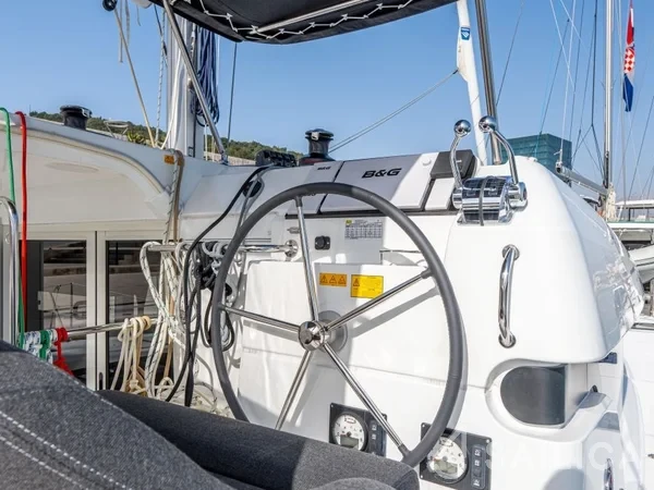 Lagoon 40 - Yacht Charter Sailica