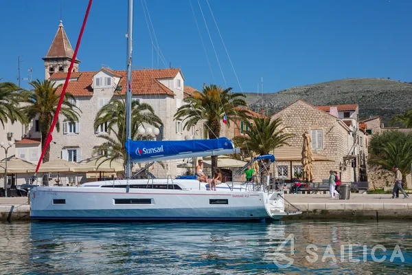 Oceanis 40.1 - Yacht Charter Sailica