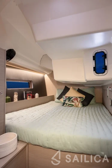 Oceanis 40.1 - Yacht Charter Sailica