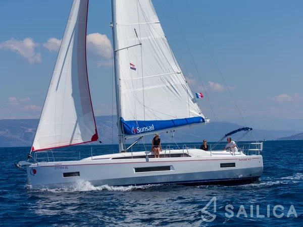 Oceanis 40.1 - Yacht Charter Sailica