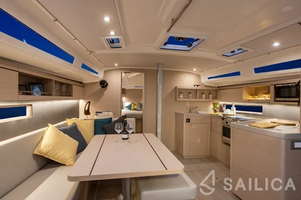 Oceanis 40.1 - Yacht Charter Sailica