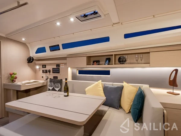 Oceanis 40.1 - Yacht Charter Sailica