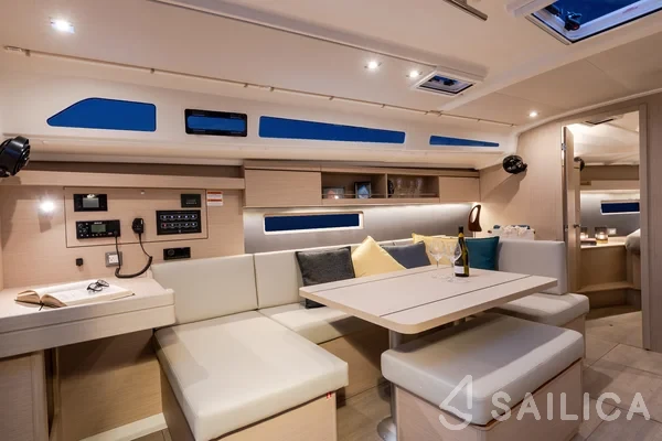 Oceanis 40.1 - Yacht Charter Sailica