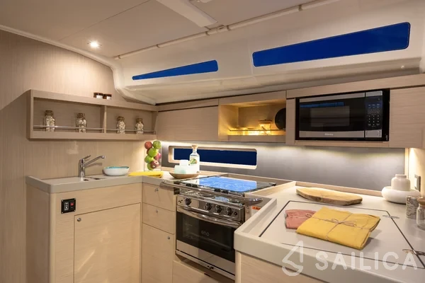 Oceanis 40.1 - Yacht Charter Sailica