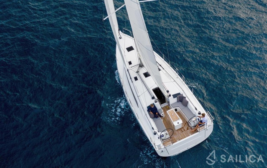 Oceanis 40.1 - Yacht Charter Sailica