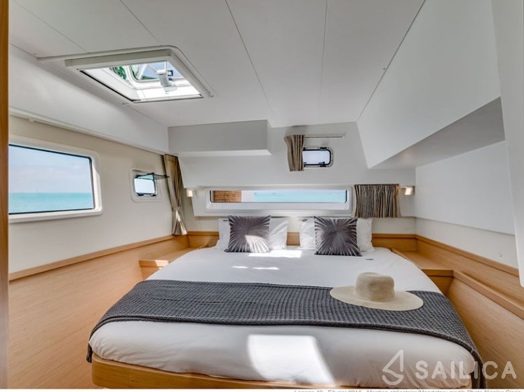 Lagoon 42 - Yacht Charter Sailica