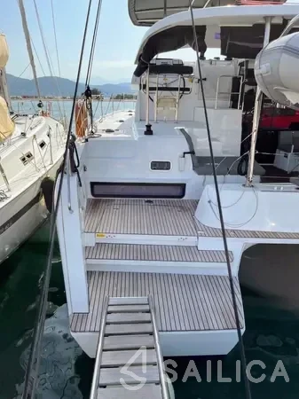 Lagoon 42 - Yacht Charter Sailica