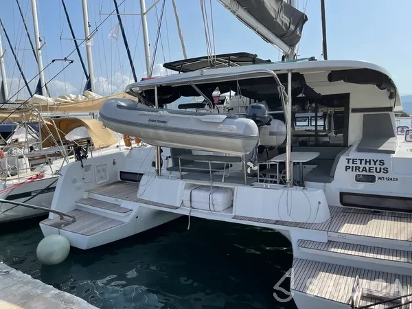 Lagoon 42 - Yacht Charter Sailica