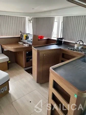 Lagoon 42 - Yacht Charter Sailica