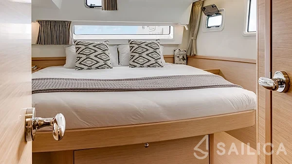 Lagoon 42 - Yacht Charter Sailica