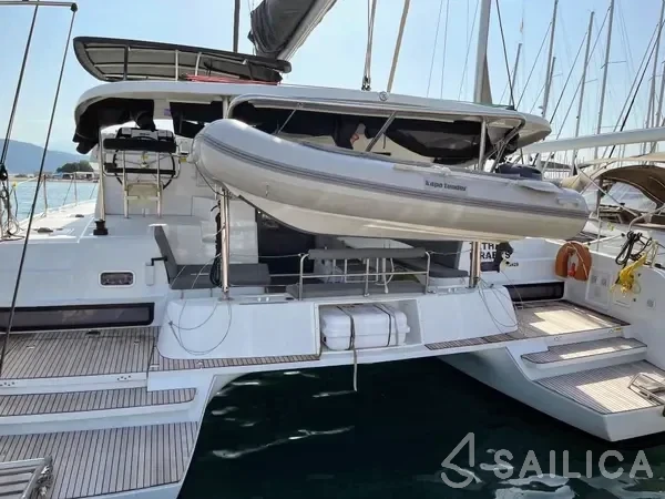 Lagoon 42 - Yacht Charter Sailica