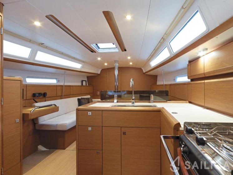 Sun Odyssey 389 - Yacht Charter Sailica