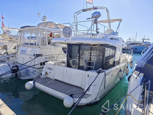 Swift Trawler 35 - Yacht Charter Sailica