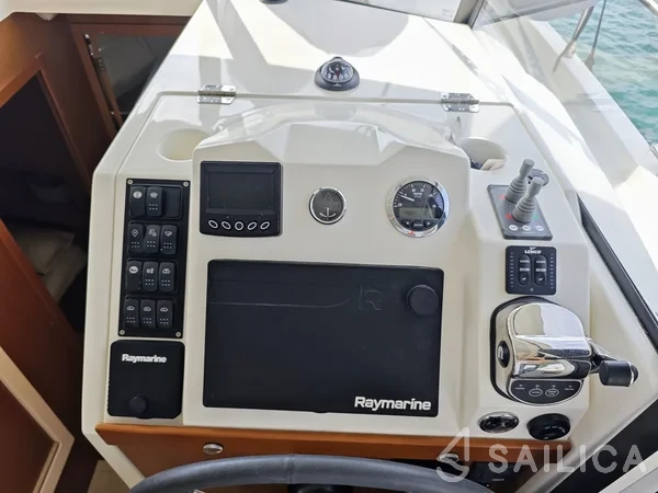 Swift Trawler 35 - Yacht Charter Sailica