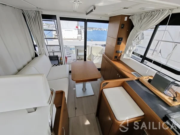 Swift Trawler 35 - Yacht Charter Sailica