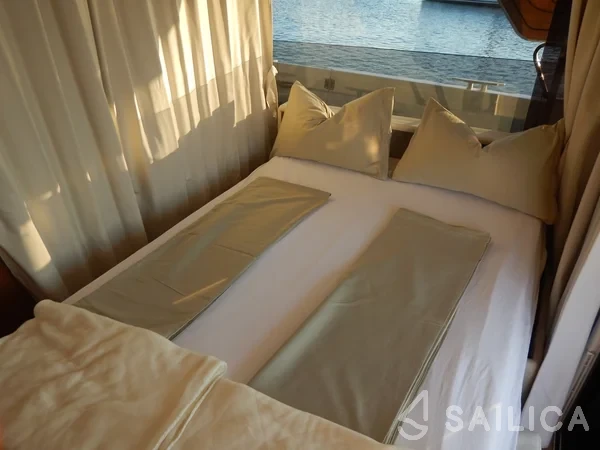 Swift Trawler 35 - Yacht Charter Sailica