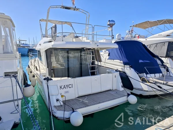 Swift Trawler 35 - Yacht Charter Sailica