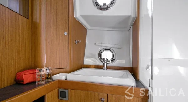 Swift Trawler 35 - Yacht Charter Sailica