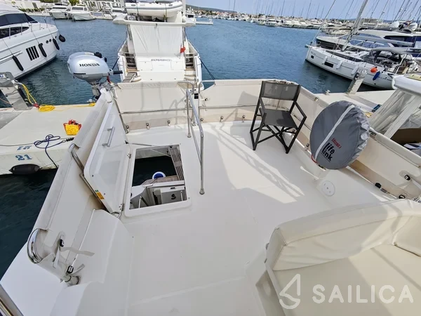 Swift Trawler 35 - Yacht Charter Sailica
