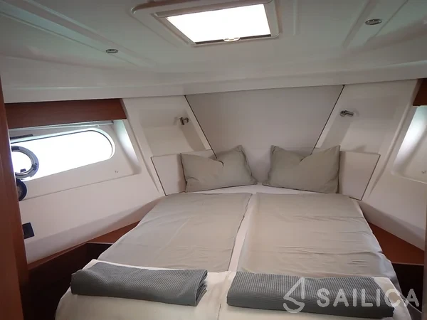 Swift Trawler 35 - Yacht Charter Sailica