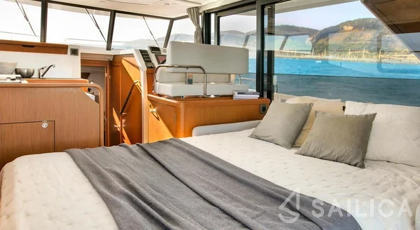 Swift Trawler 35 - Yacht Charter Sailica