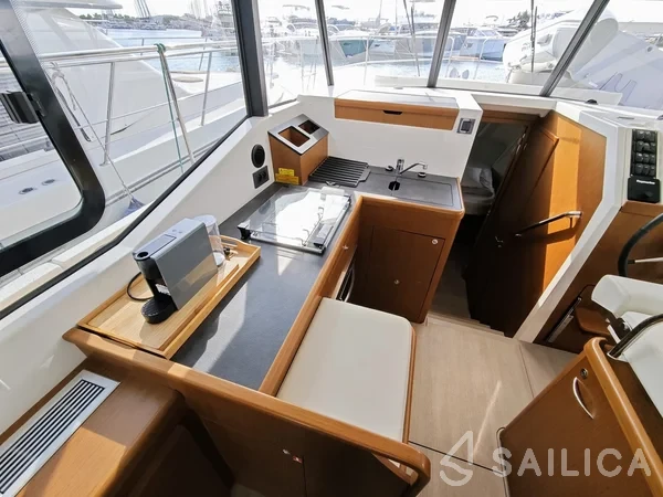 Swift Trawler 35 - Yacht Charter Sailica