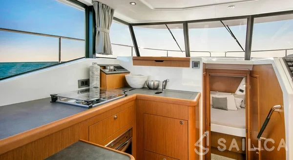 Swift Trawler 35 - Yacht Charter Sailica