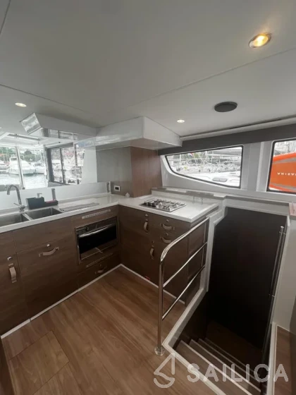 Bali 4.6 - Yacht Charter Sailica