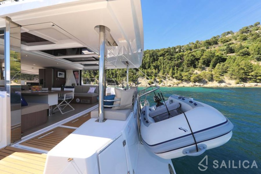 Bali 4.6 - Yacht Charter Sailica