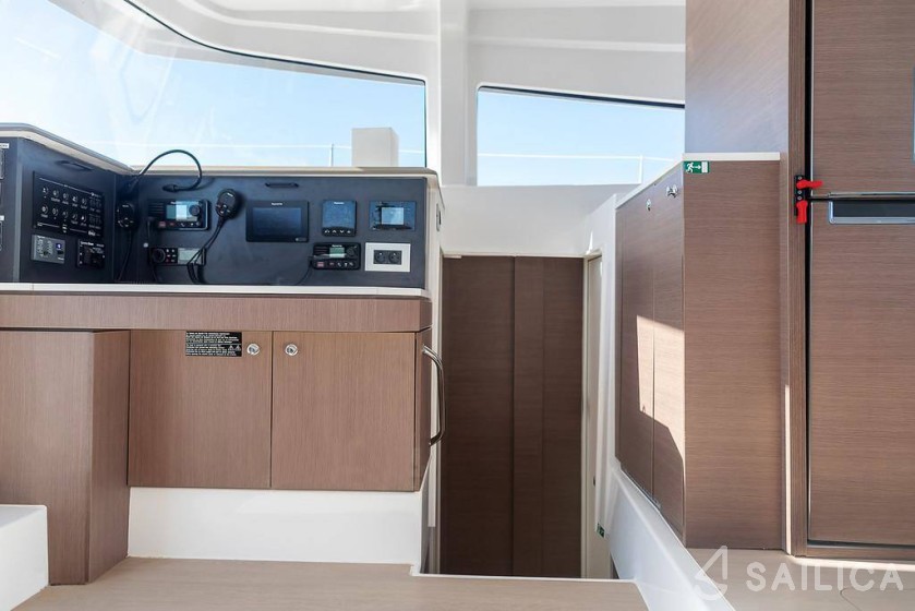 Bali 4.2 - Yacht Charter Sailica