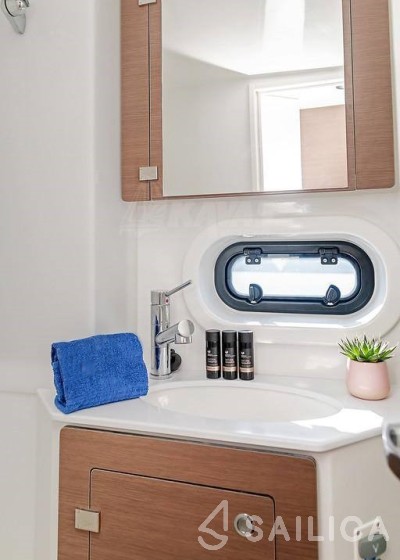 Bali 4.2 - Yacht Charter Sailica