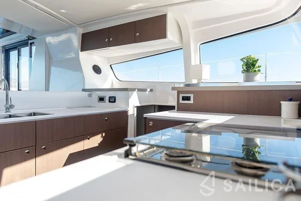 Bali 4.2 - Yacht Charter Sailica