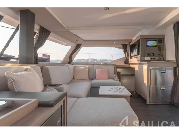 Isla 40 - Yacht Charter Sailica