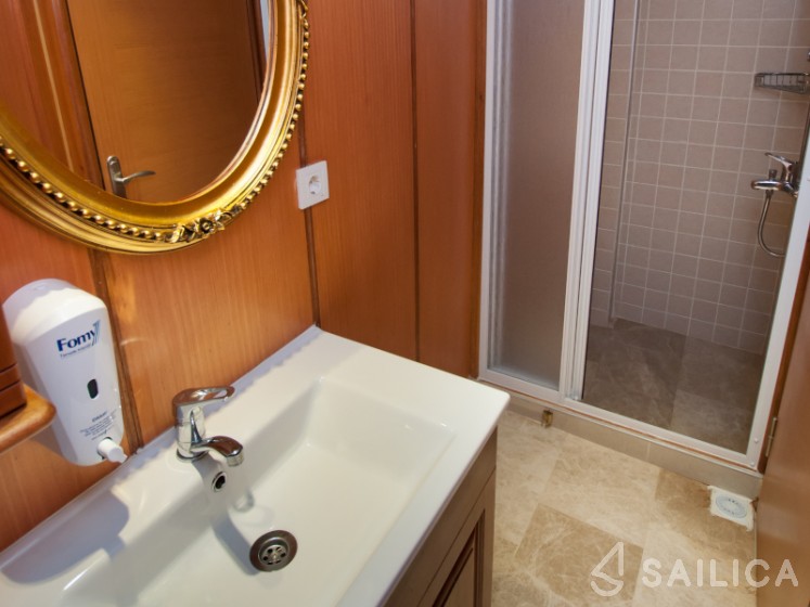 Gulet - Yacht Charter Sailica