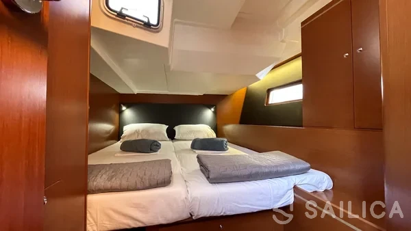 Oceanis 51.1 - Yacht Charter Sailica