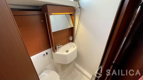 Oceanis 51.1 - Yacht Charter Sailica