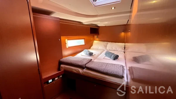 Oceanis 51.1 - Yacht Charter Sailica