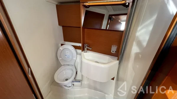 Oceanis 51.1 - Yacht Charter Sailica