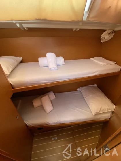Jeanneau 53 - Yacht Charter Sailica