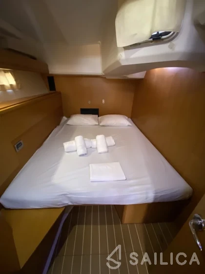 Jeanneau 53 - Yacht Charter Sailica