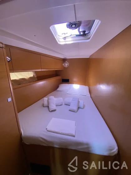 Jeanneau 53 - Yacht Charter Sailica