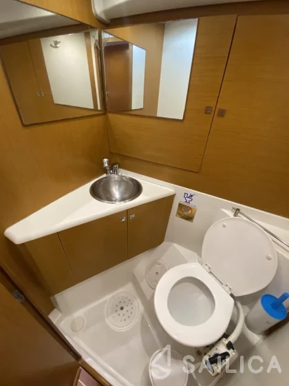 Jeanneau 53 - Yacht Charter Sailica