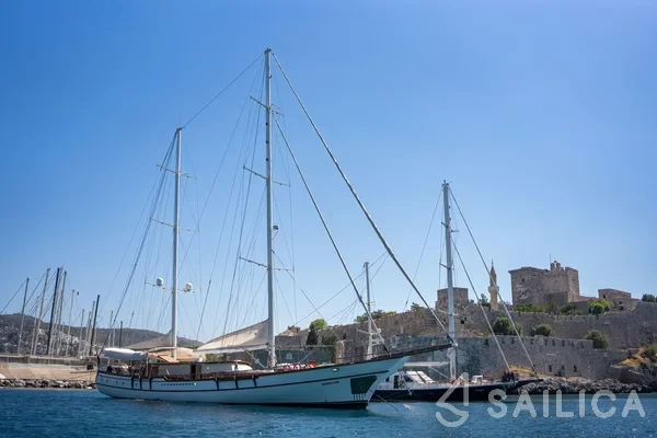 Gulet - Yacht Charter Sailica