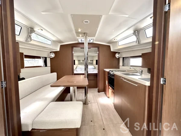 Oceanis 38.1 - Yacht Charter Sailica