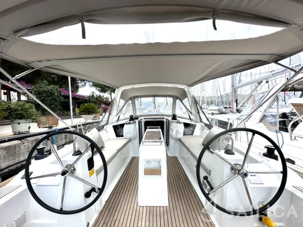 Oceanis 38.1 - Yacht Charter Sailica