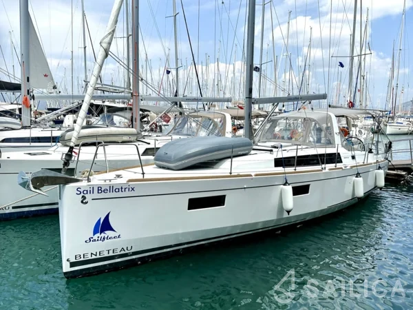 Oceanis 38.1 - Yacht Charter Sailica