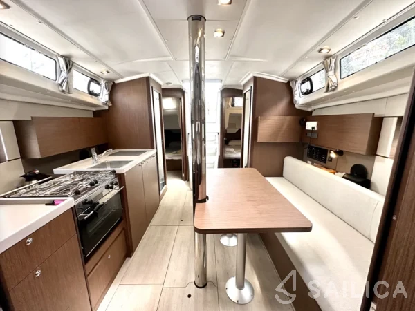 Oceanis 38.1 - Yacht Charter Sailica