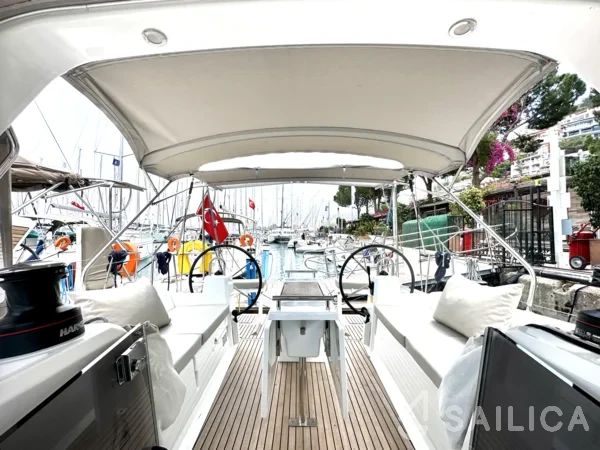 Oceanis 38.1 - Yacht Charter Sailica